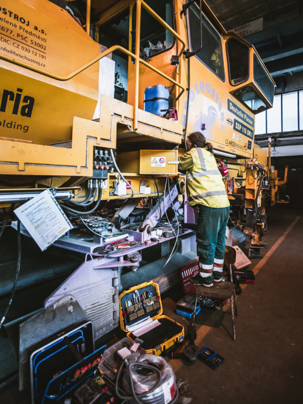 ZÁMEČNÍK/MECHANIK DÍLNY