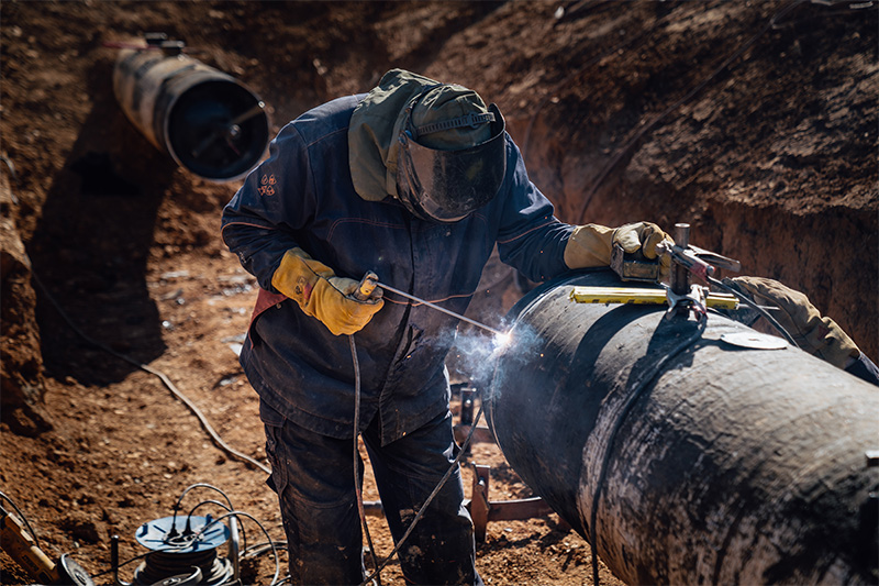 SVÁŘEČ POTRUBÍ - OCEL/PLAST